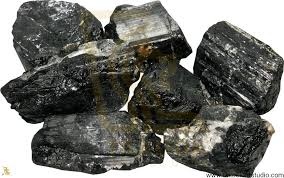 سنگ های قیمتی مشکی رنگ